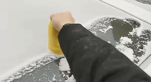 Electric Snow Scraper - Effortless Windshield Ice Removal 1