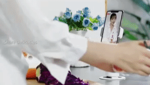 Auto Face Tracking - Effortless Hands-Free Content Creation 1