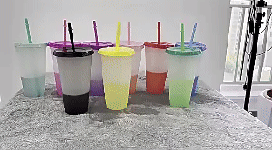 Color Changing Cups with Lids - Transform Your Drink Experience 1