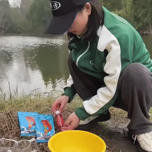 Red Worm Concentrate - Boost Your Fishing Success 1